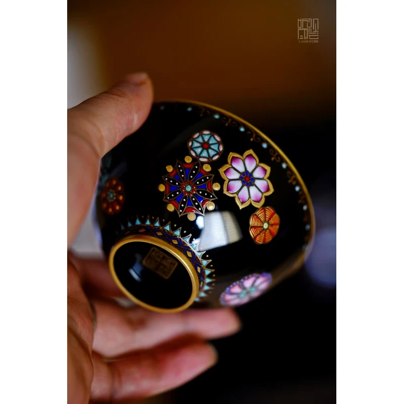 拾真雅藏错团花鸡心杯