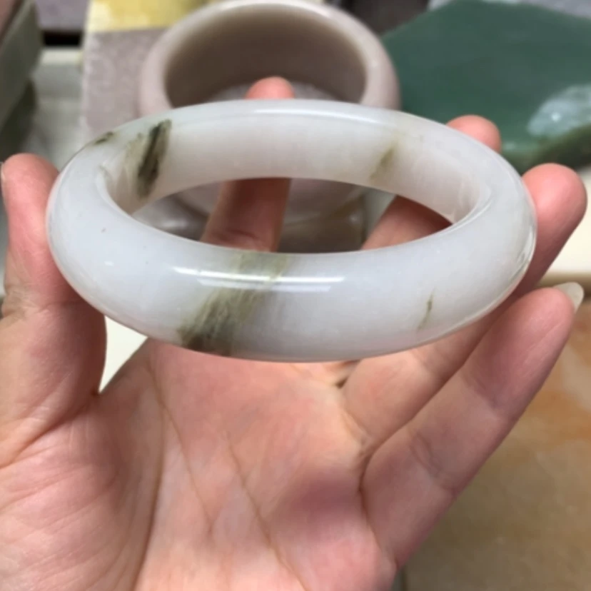 【闪购商品】未镶嵌手镯石英岩玉白冰翠