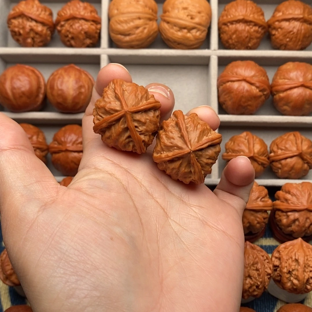 奶***露把件文玩核桃皇冠四棱