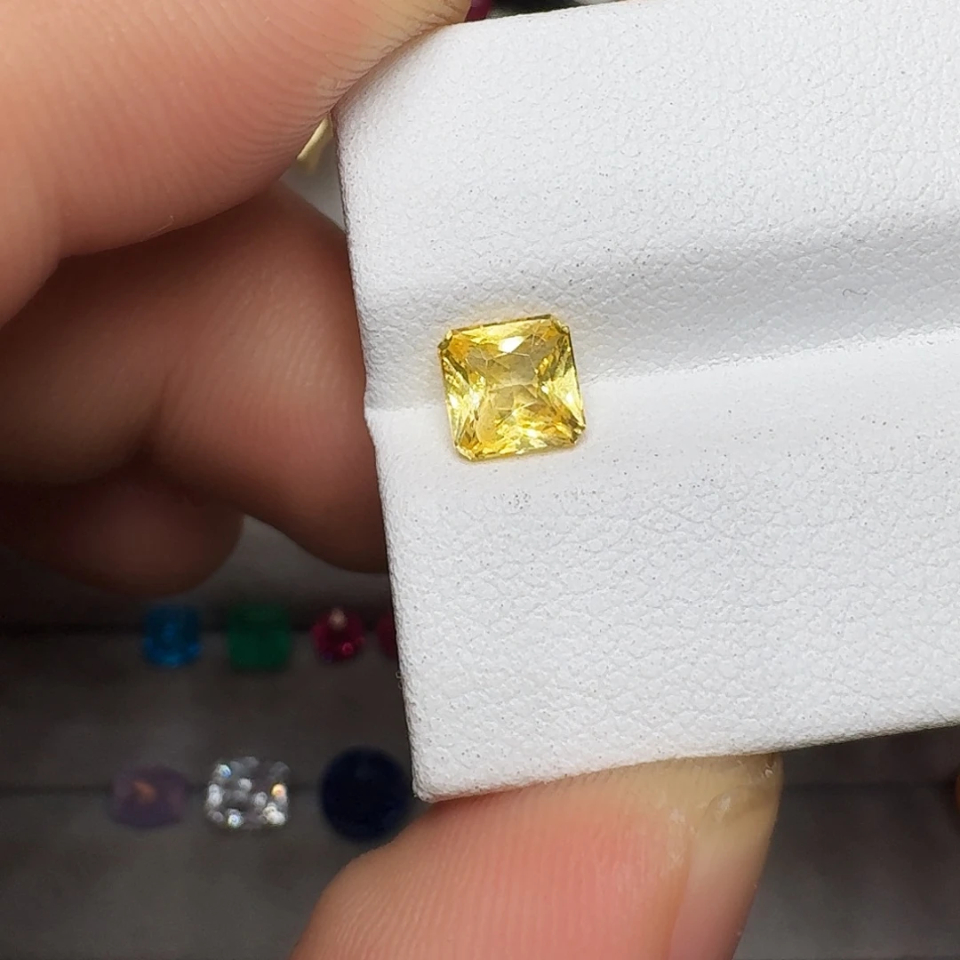 彩色蓝宝石裸石1.1ct老烧黄蓝宝