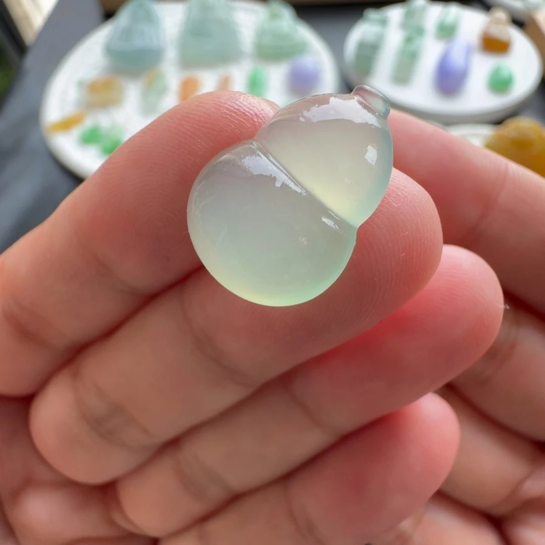 定制翡翠未镶嵌冰种晴水绿葫芦