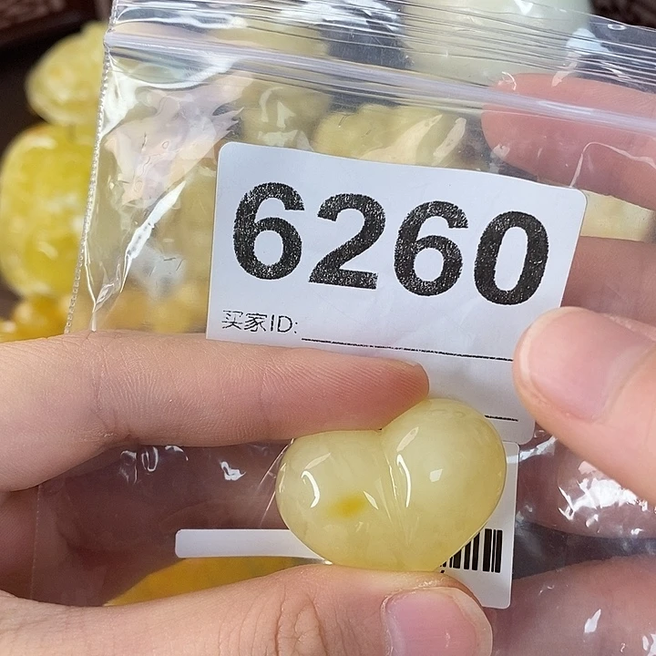 蜜蜡未镶嵌珠宝奇石