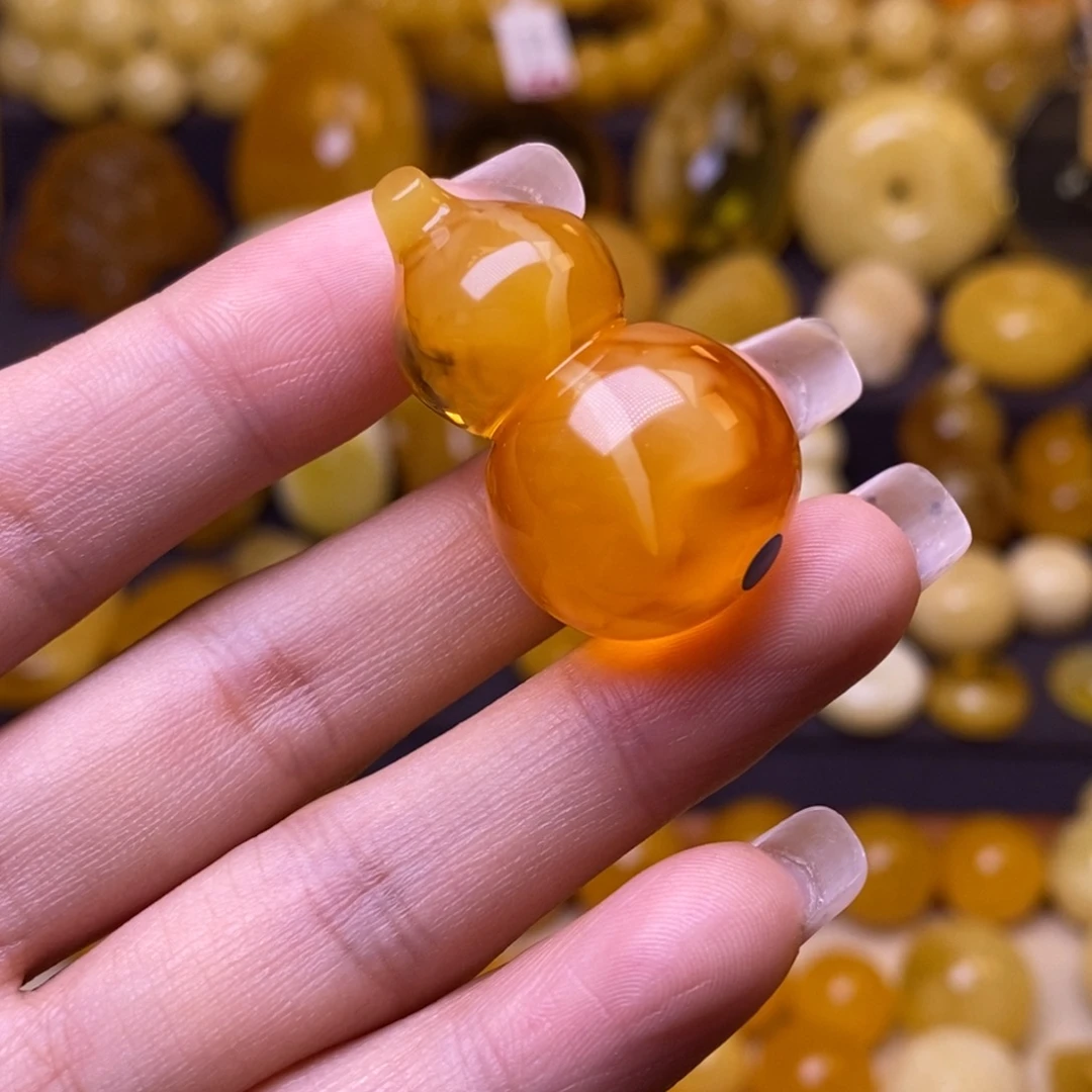 裸石琥珀未镶嵌葫芦