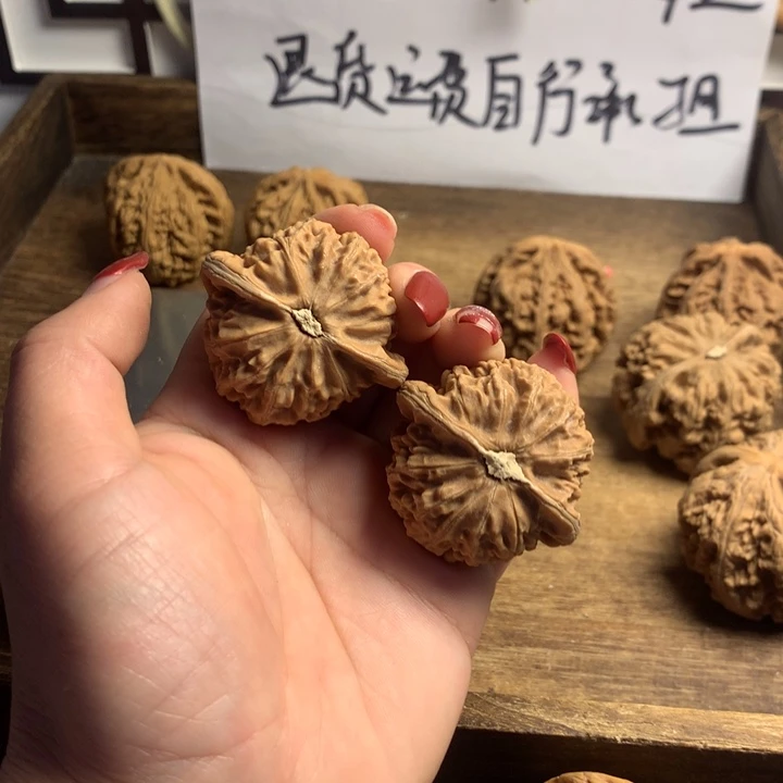 文玩核桃吊坠干***笑宫灯