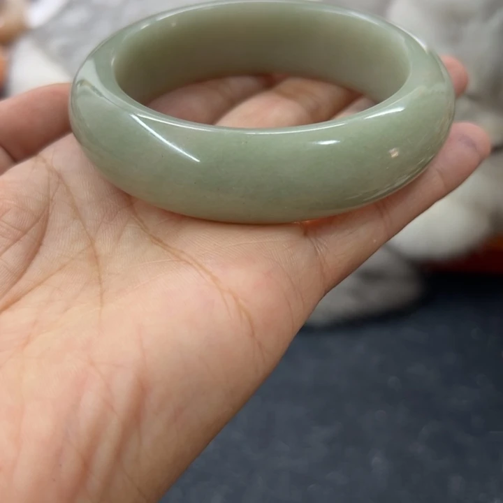 石英岩玉未镶嵌手镯