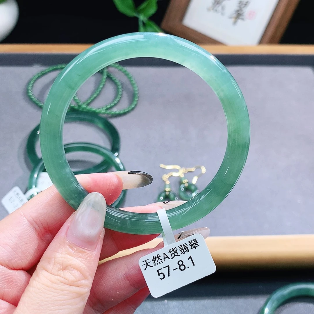 翡翠手镯（圆镯）未镶嵌