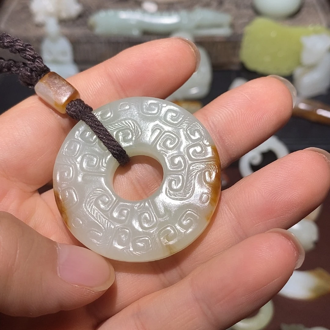 小***玮颈饰未镶嵌和田玉