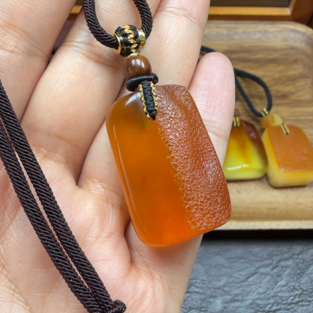 琥珀未镶嵌吊坠(赠链)
