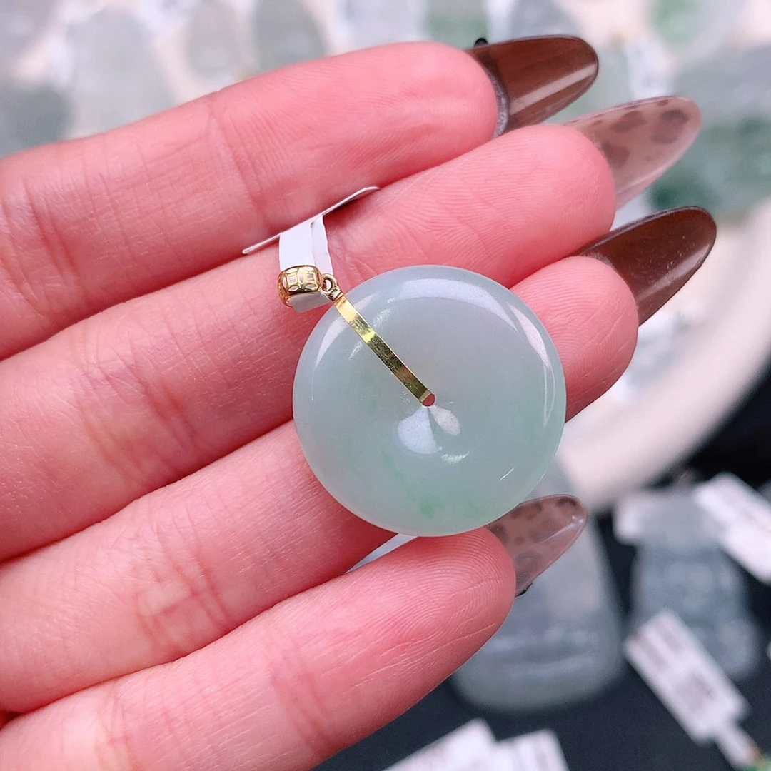 翡翠颈饰18K金镶嵌飘绿扣26.3、21、4