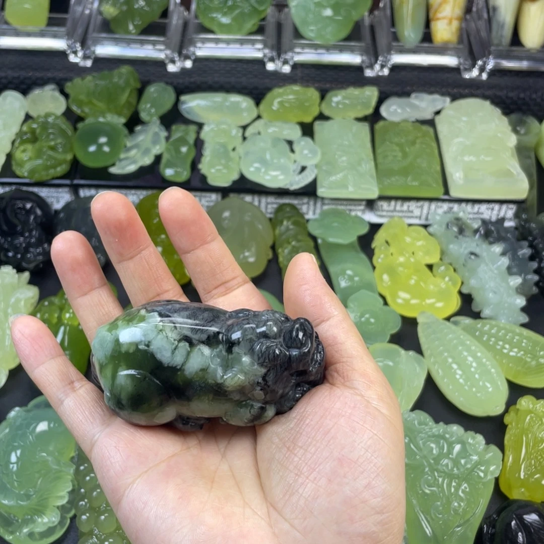 蛇纹石玉未镶嵌珠宝奇石