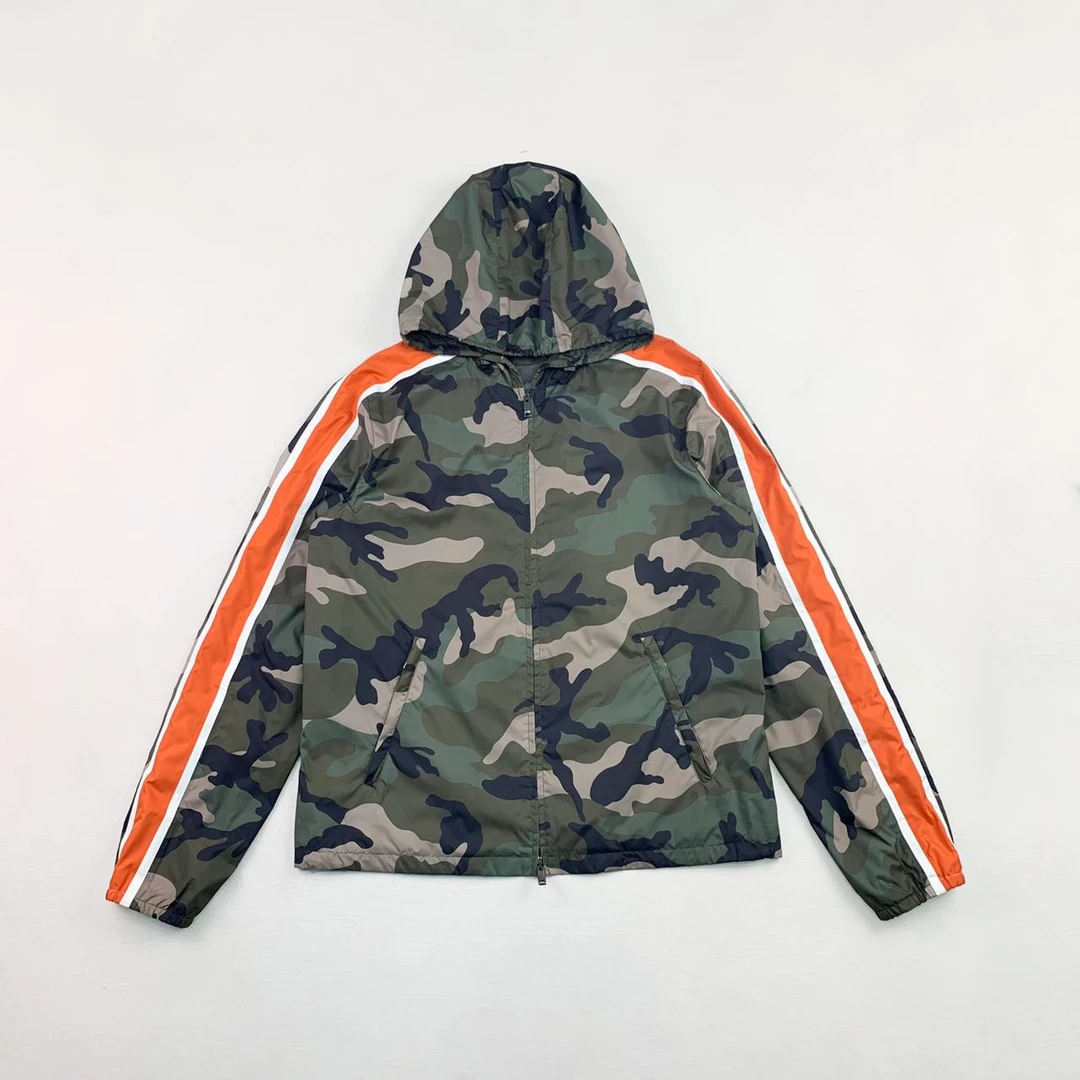 未使用 Valentino/华伦天奴 迷彩百搭连帽外套50码编码xb4611