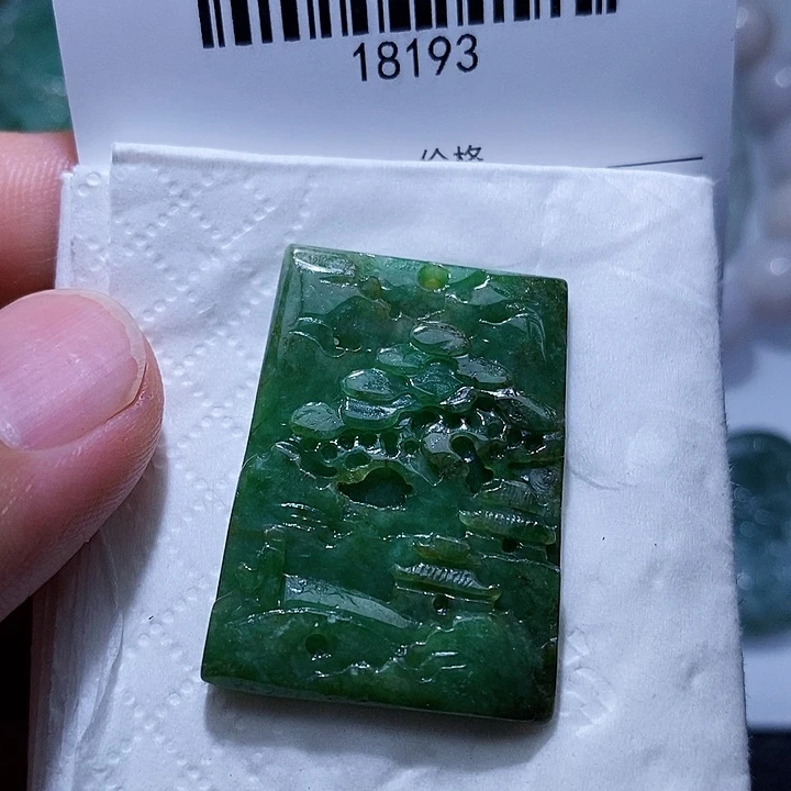 颈饰未镶嵌翡翠天光墟翡翠市场现金代购