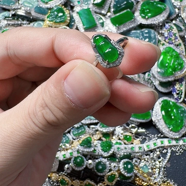 翡翠颈饰未镶嵌天然A货翡翠放漏