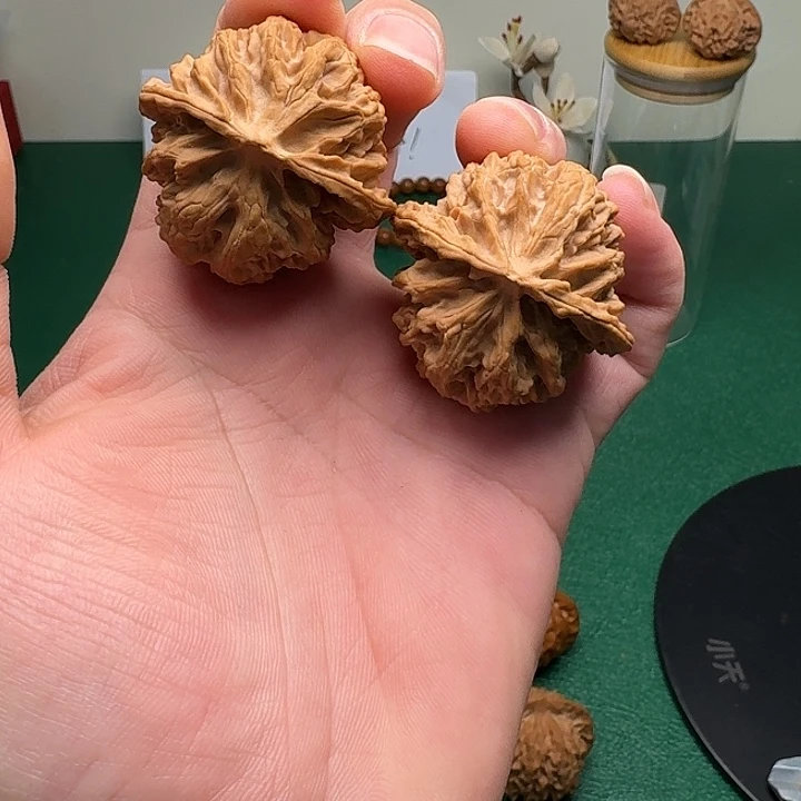 文玩核桃把件闪2，山地苹果园41尺