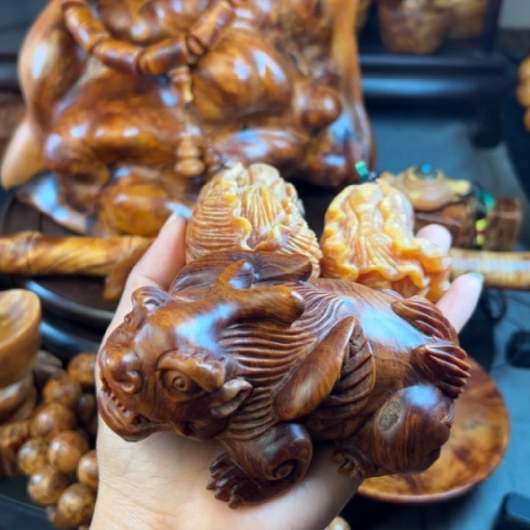 【闪购商品】松木（琥珀木）把件龙**人