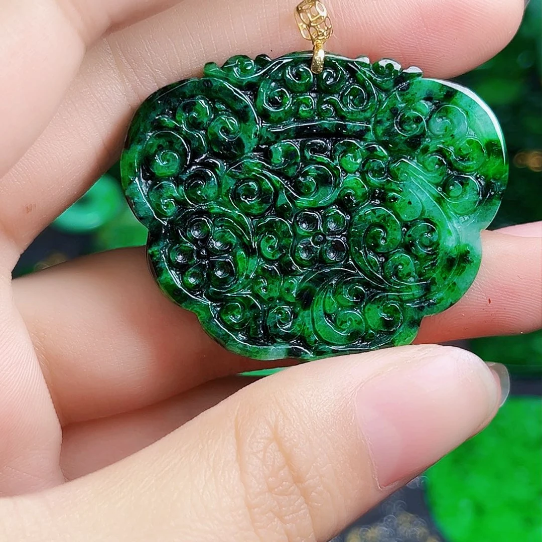 颈饰18K金镶嵌翡翠多样性