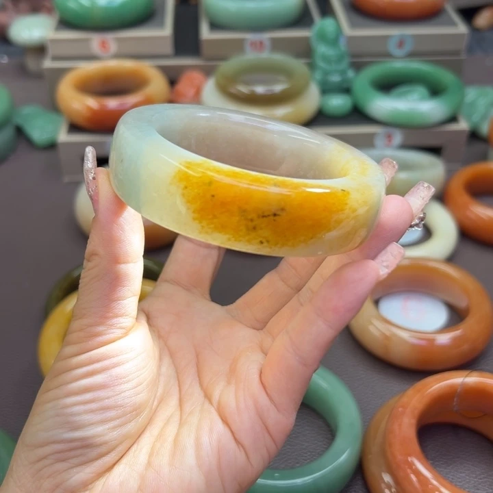 未镶嵌手镯石英岩玉