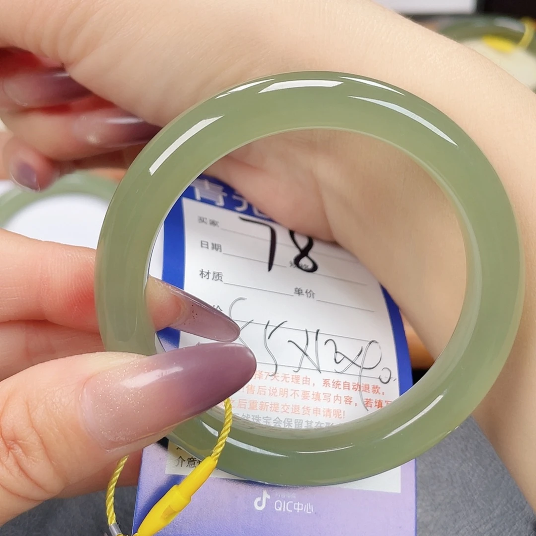 和田玉未镶嵌手镯