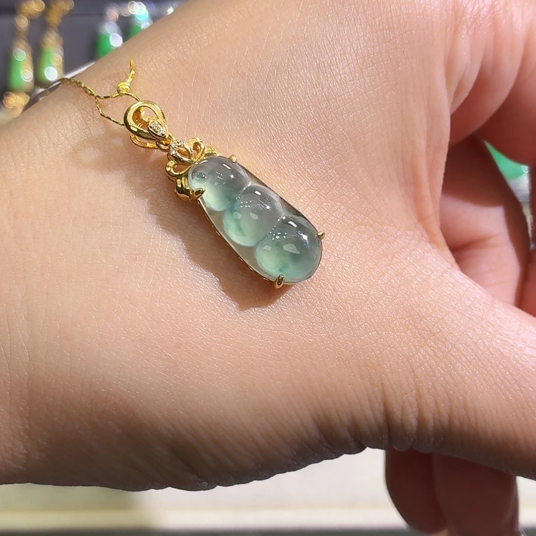 翡翠18K金镶嵌颈饰