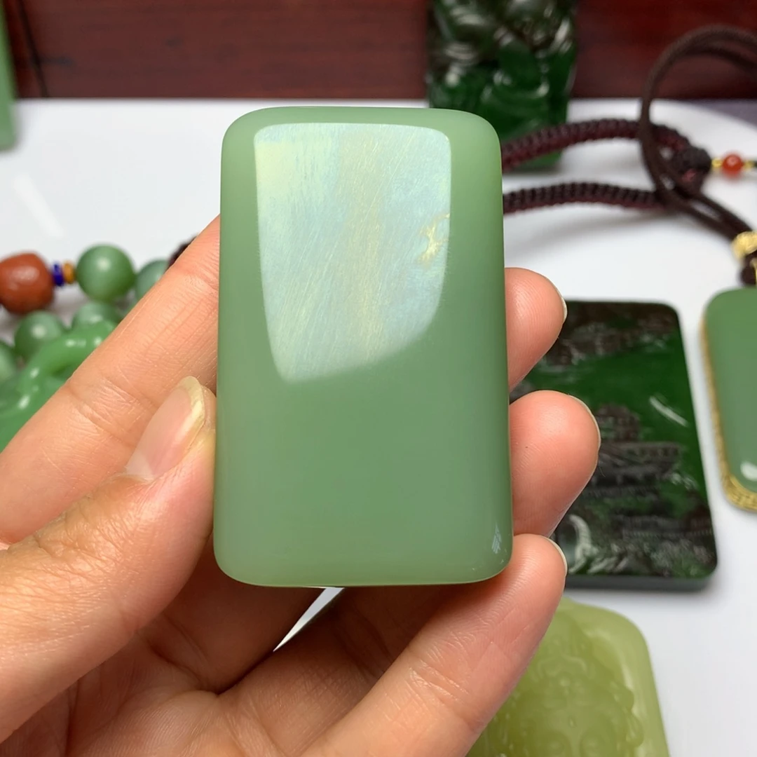 和田玉未镶嵌颈饰飞**鱼