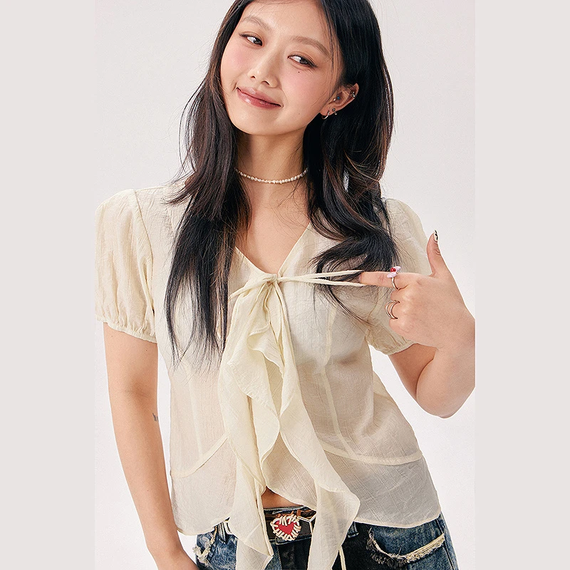 CHUU夏季女装字母刺绣风荷叶边甜美度假穿搭韩系气质百搭雪纺衫