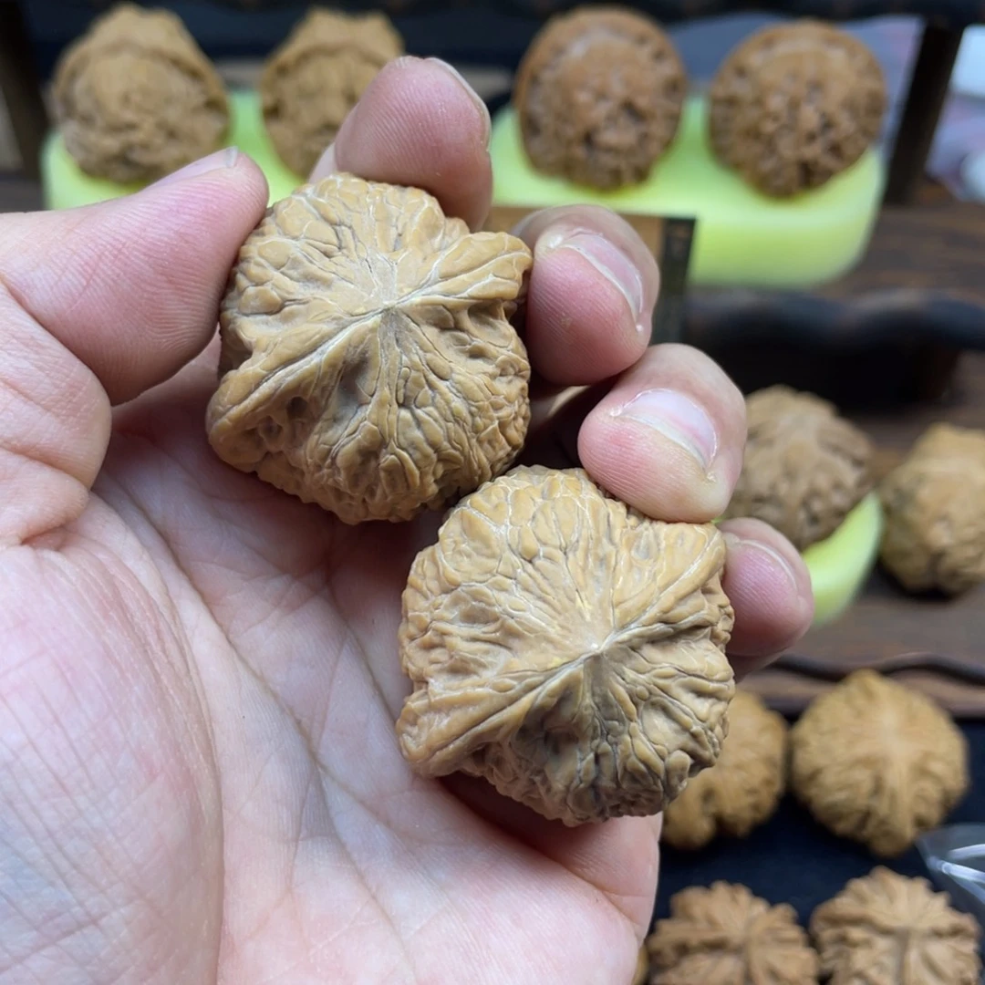 Q***文玩核桃吊坠铁锤