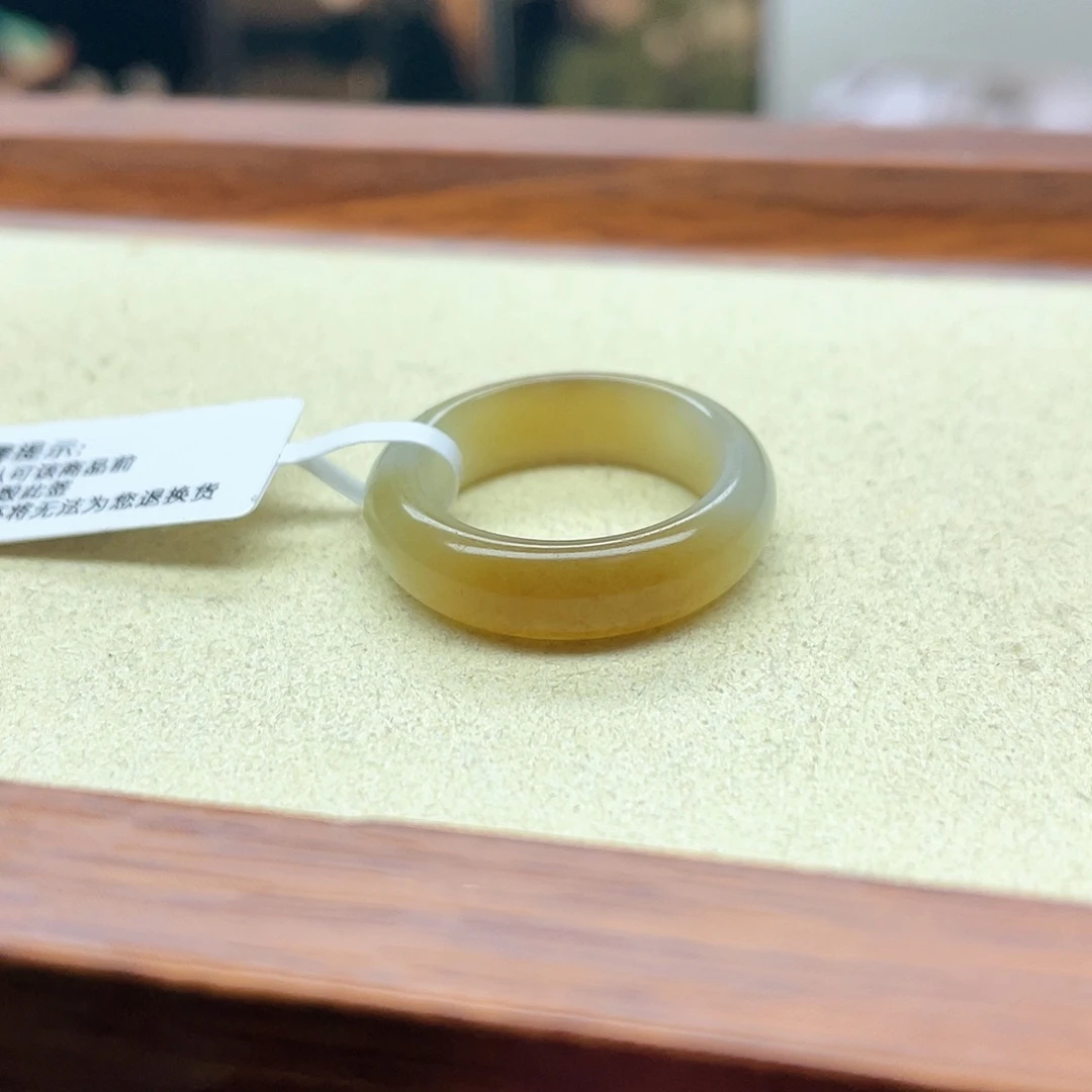 未镶嵌戒指和田玉糖白泥鳅背18mm