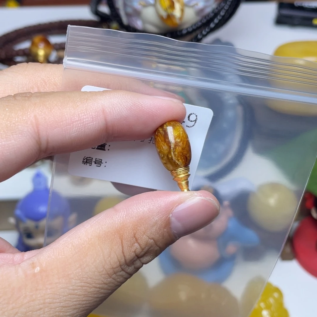 琥珀未镶嵌珠宝奇石