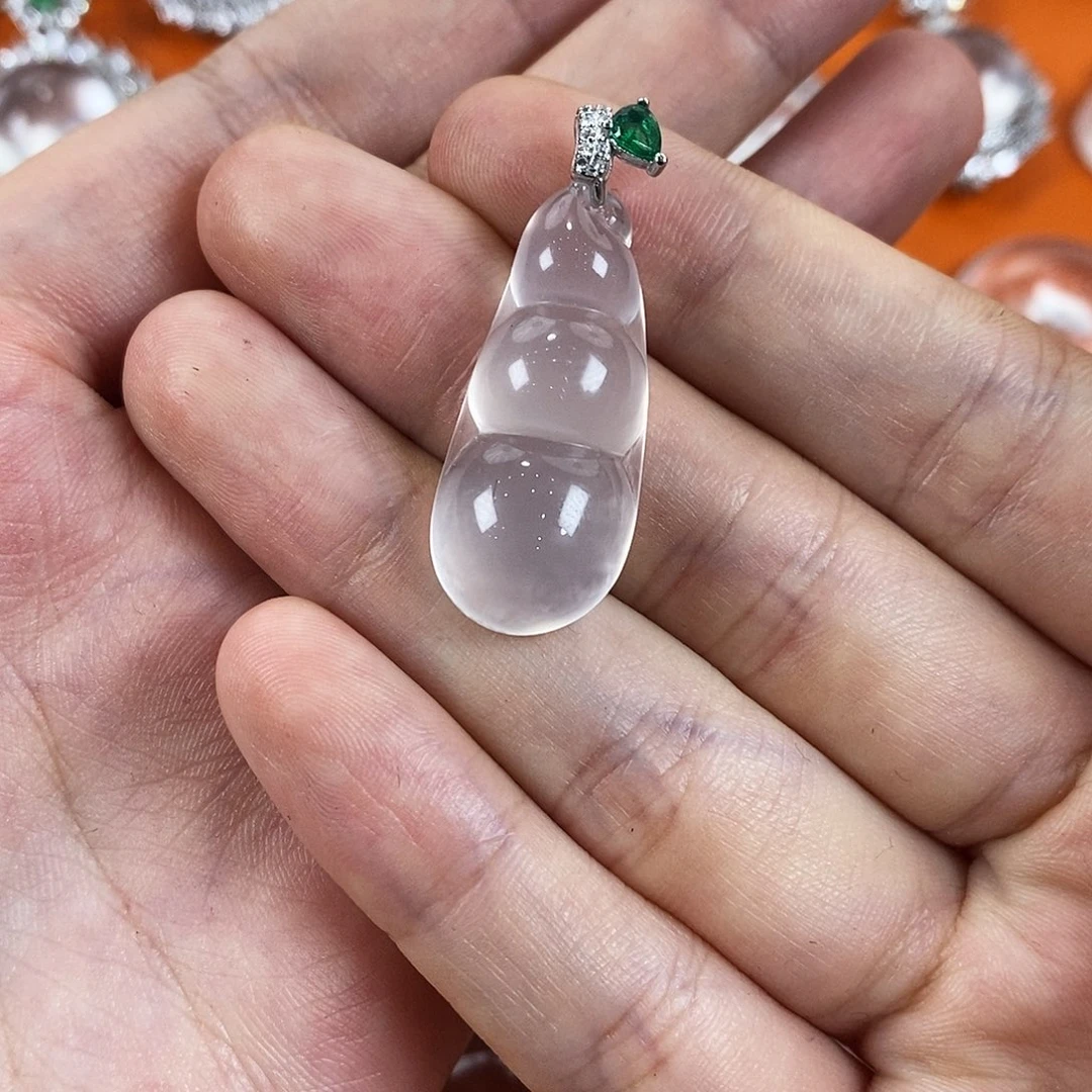颈饰未镶嵌石英质玉