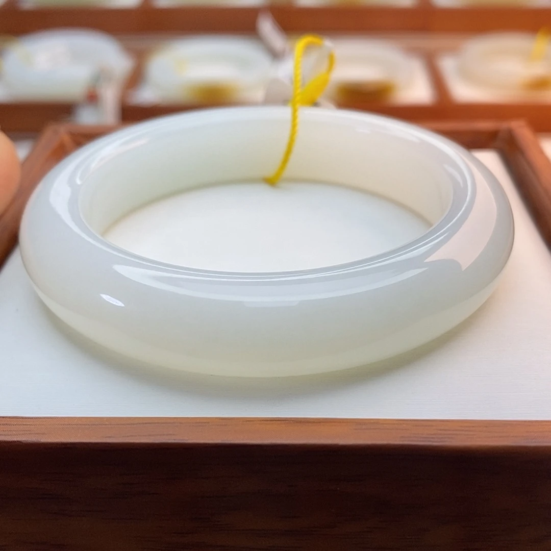 ****t和田玉（白玉）未镶嵌手链