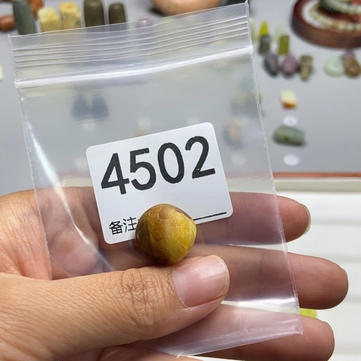 浮***云未镶嵌蛇纹石玉颈饰