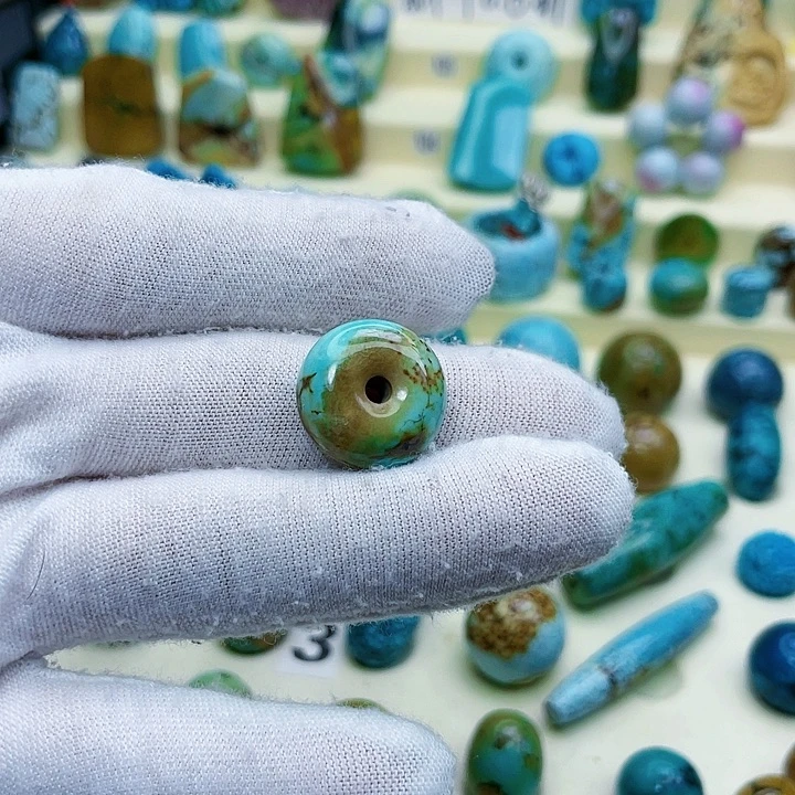 绿松石颈饰未镶嵌