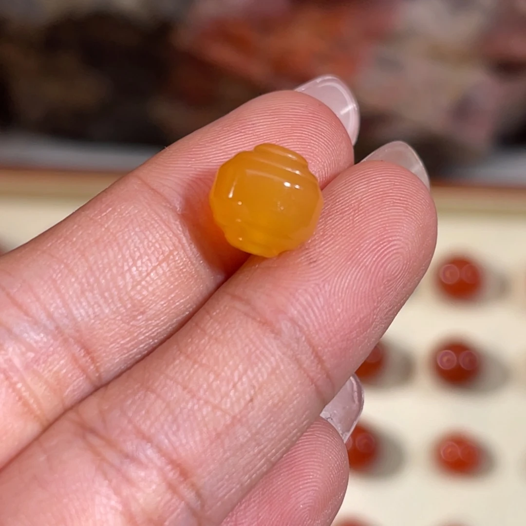未镶嵌石英质玉（黄龙玉）缅黄配珠9