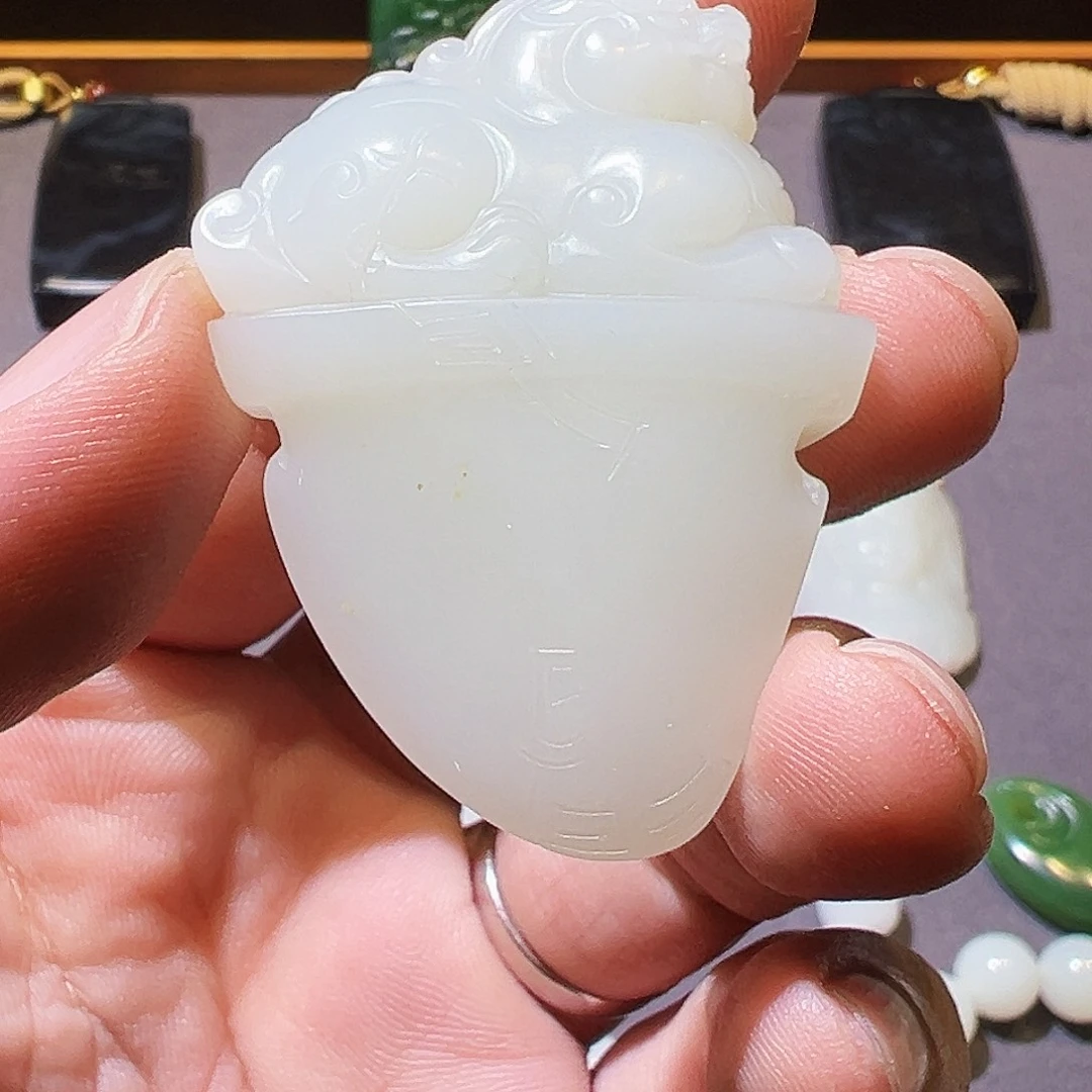 和田玉未镶嵌颈饰，米达料