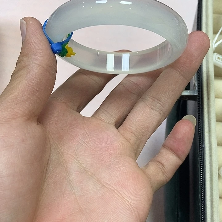 玛瑙/玉髓手镯未镶嵌370