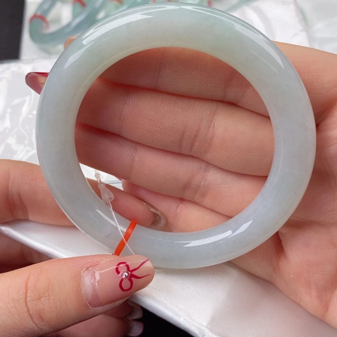 翡翠手镯未镶嵌56圆条