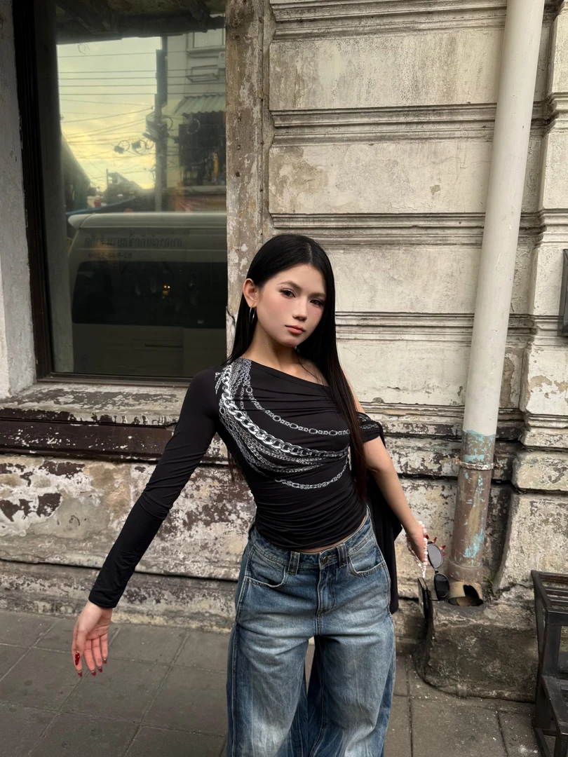 【清仓】设计感印花露肩斜肩飘带拼接收腰显瘦 t恤