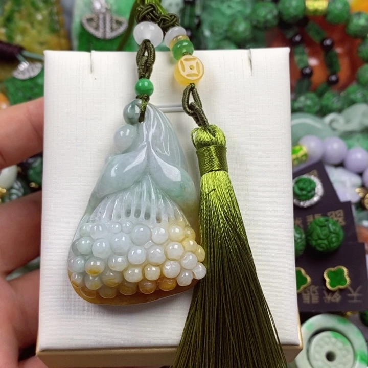 翡翠未镶嵌吊坠(赠链)