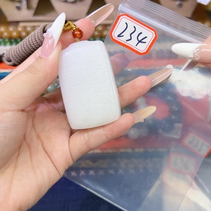 颈饰未镶嵌和田玉