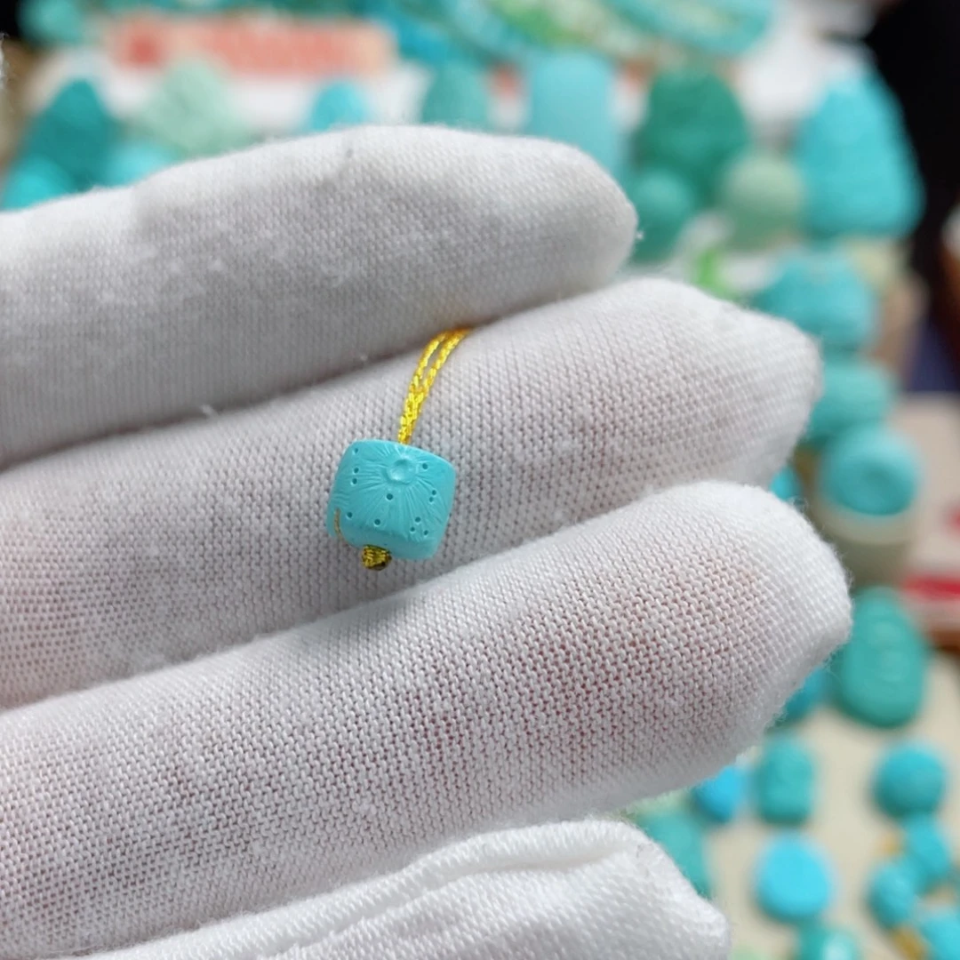 绿松石未镶嵌珠宝奇石