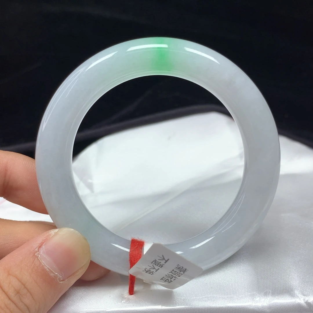 翡翠手镯（圆镯）未镶嵌53.1