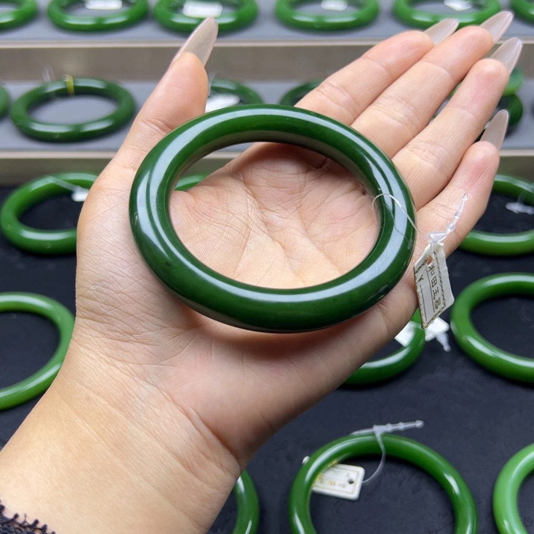 和田玉（碧玉）未镶嵌手镯胖圆条菠菜绿