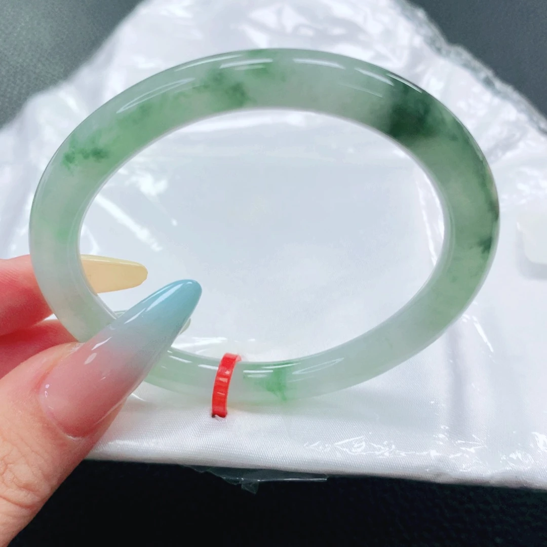 翡翠手镯未镶嵌55贵