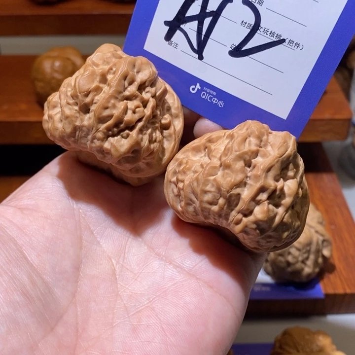 文玩核桃吊坠我是真的a 12