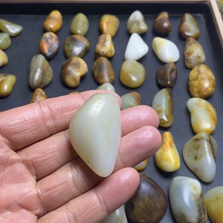 用***3和田玉（糖玉）未镶嵌珠宝奇石
