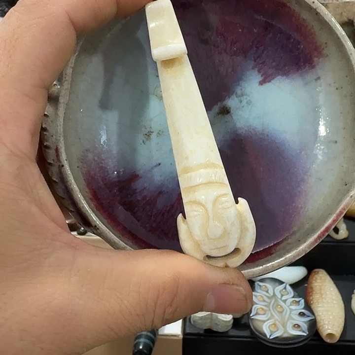 瓷片瓷自顾自的一个人在