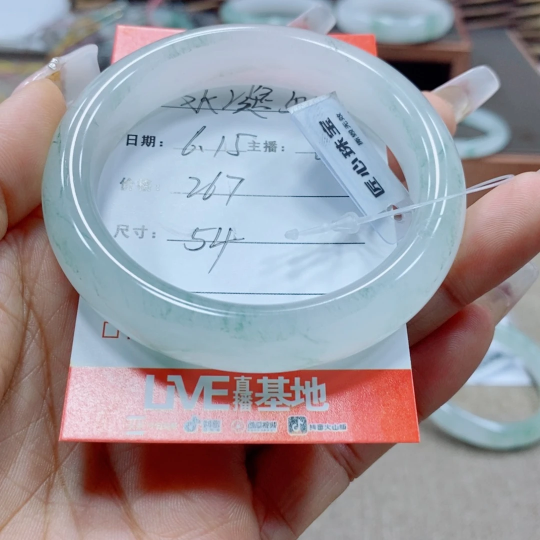 水***姻石英岩玉手镯未镶嵌