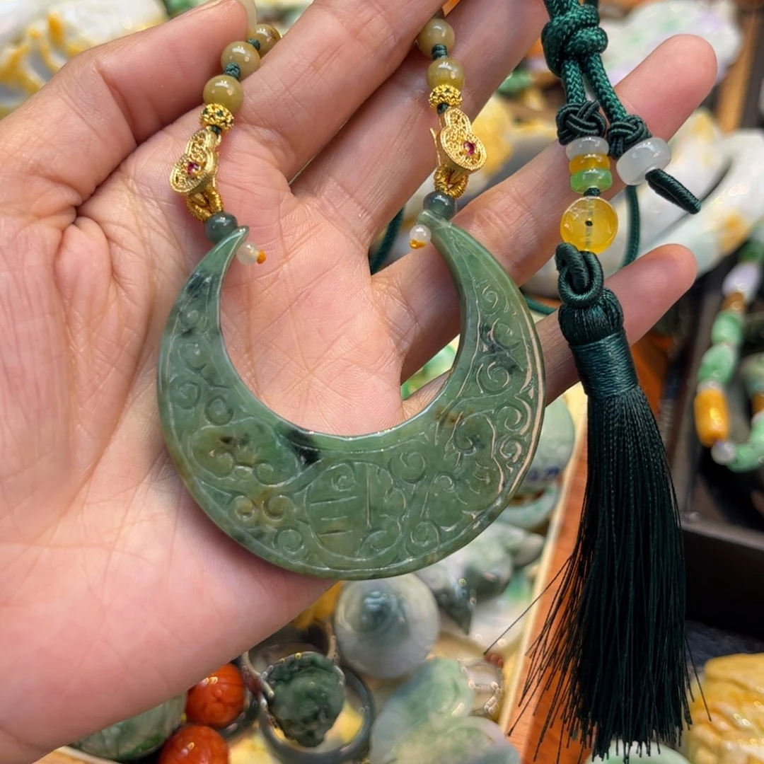 翡翠颈饰未镶嵌待编款