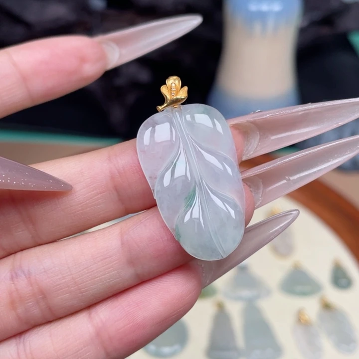 翡翠18K金镶嵌颈饰