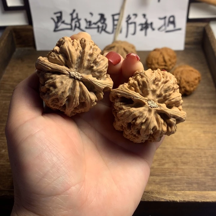 文玩核桃吊坠P****s粗筋